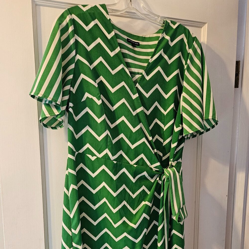 Green and white chevron striped maxi dress from Who What Wear, size L